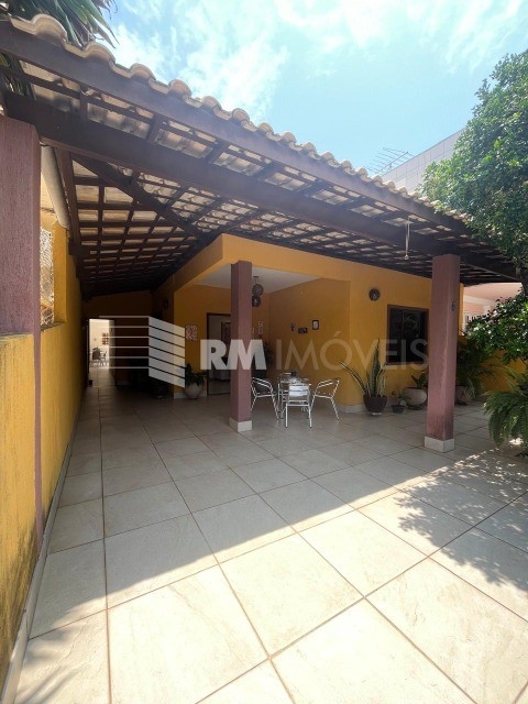 Casa de Condomínio à venda com 4 quartos, 200m² - Foto 2