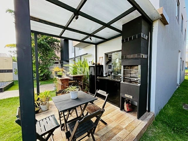 Casa de Condomínio à venda com 4 quartos, 198m² - Foto 2