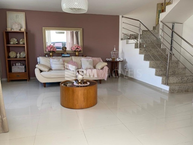 Casa de Condomínio à venda com 4 quartos, 133m² - Foto 2