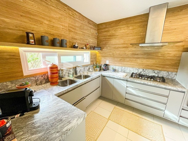 Casa de Condomínio à venda com 5 quartos, 333m² - Foto 5
