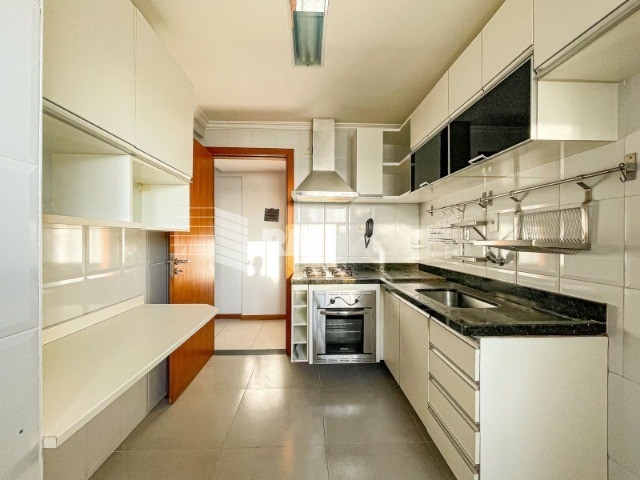 Apartamento à venda com 3 quartos, 167m² - Foto 3