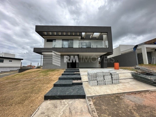 Casa de Condomínio à venda com 5 quartos, 242m² - Foto 1