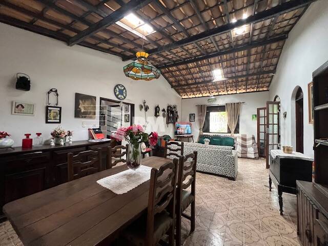 Casa, 4 quartos, 220 m² - Foto 1