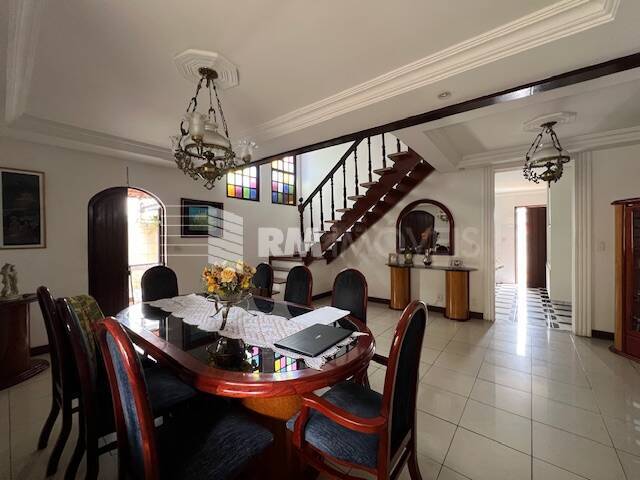 Casa, 4 quartos, 271 m² - Foto 1