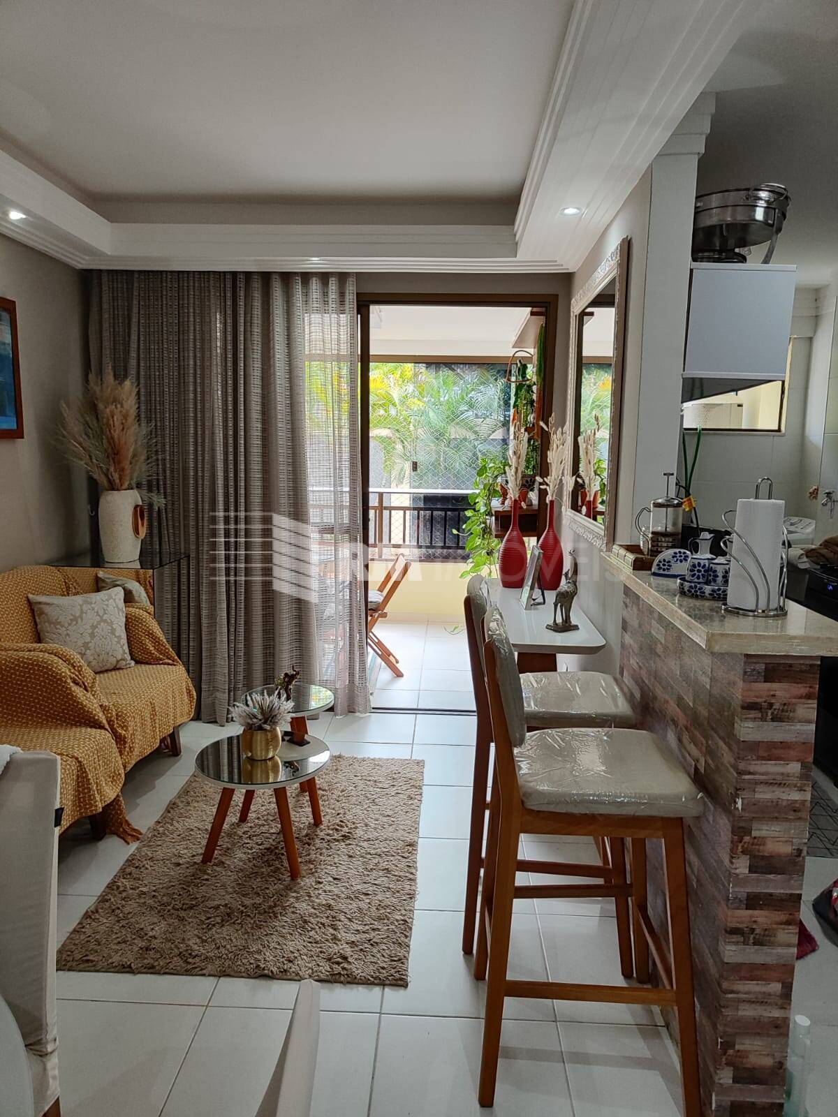 Apartamento à venda com 2 quartos, 65m² - Foto 2