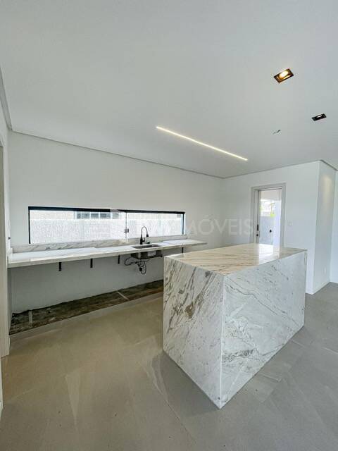 Casa de Condomínio à venda com 4 quartos, 250m² - Foto 5