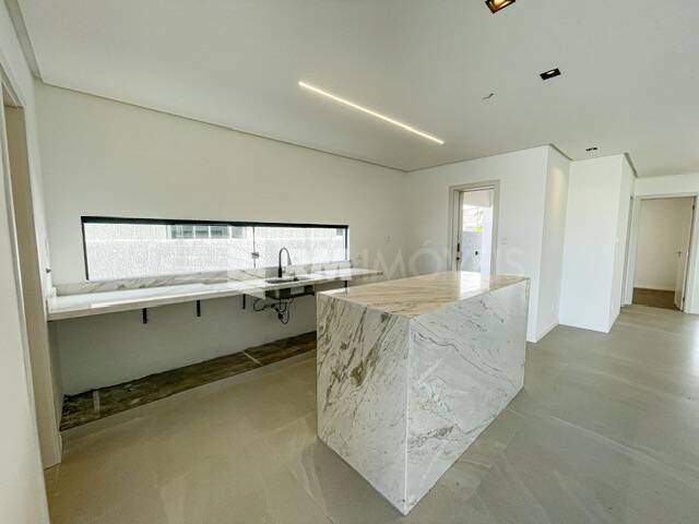 Casa de Condomínio à venda com 4 quartos, 250m² - Foto 6