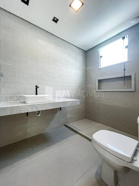Casa de Condomínio à venda com 4 quartos, 250m² - Foto 24